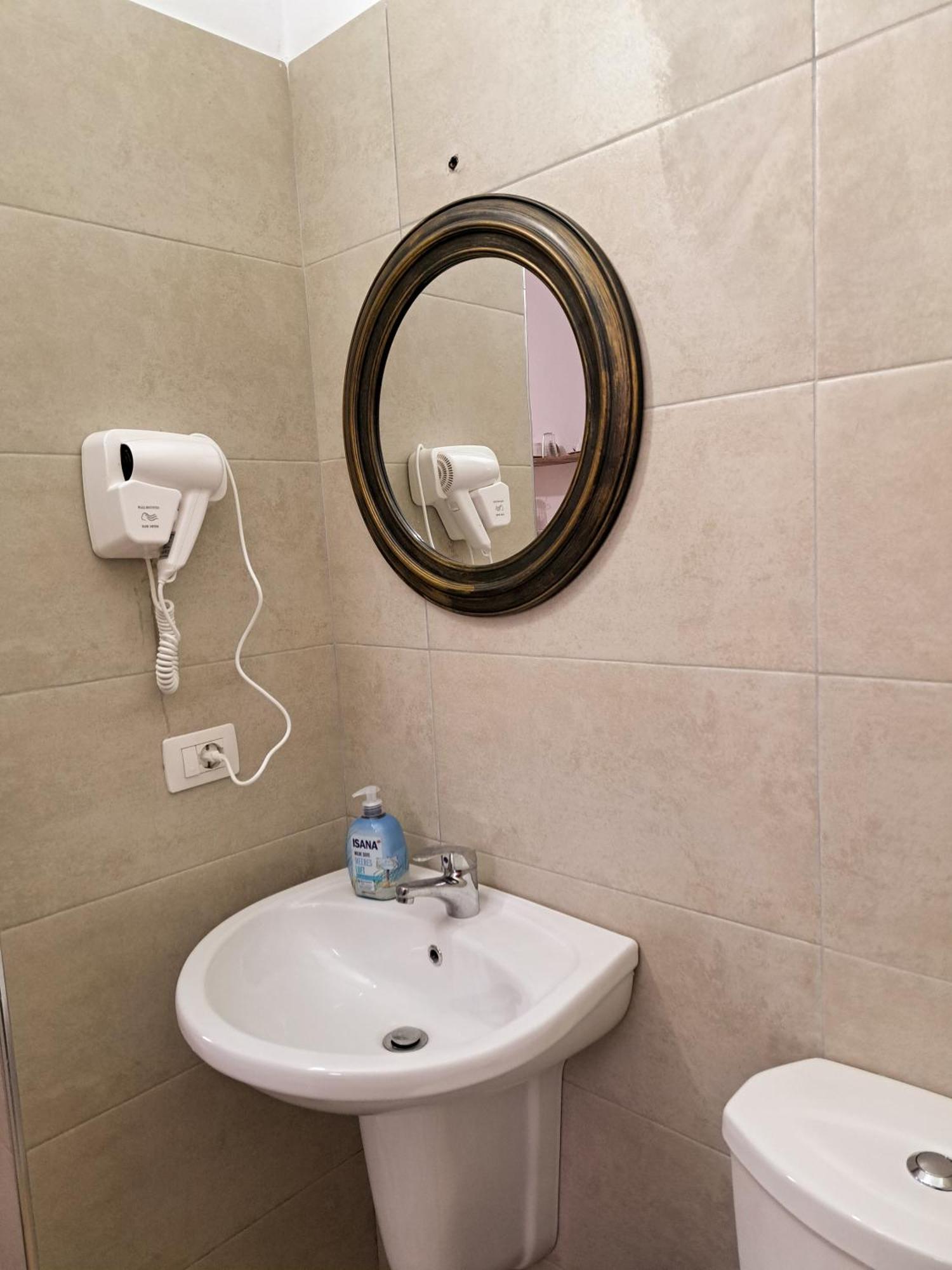 Troi Beach House Vlorë Værelse billede